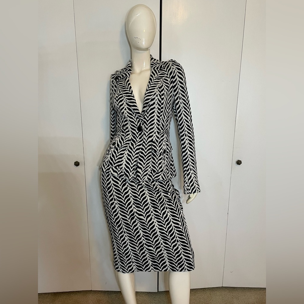 WOW 2-Piece Diane Von Furstenberg DVF Skirt Suit (Size 12 but feels like an 8)